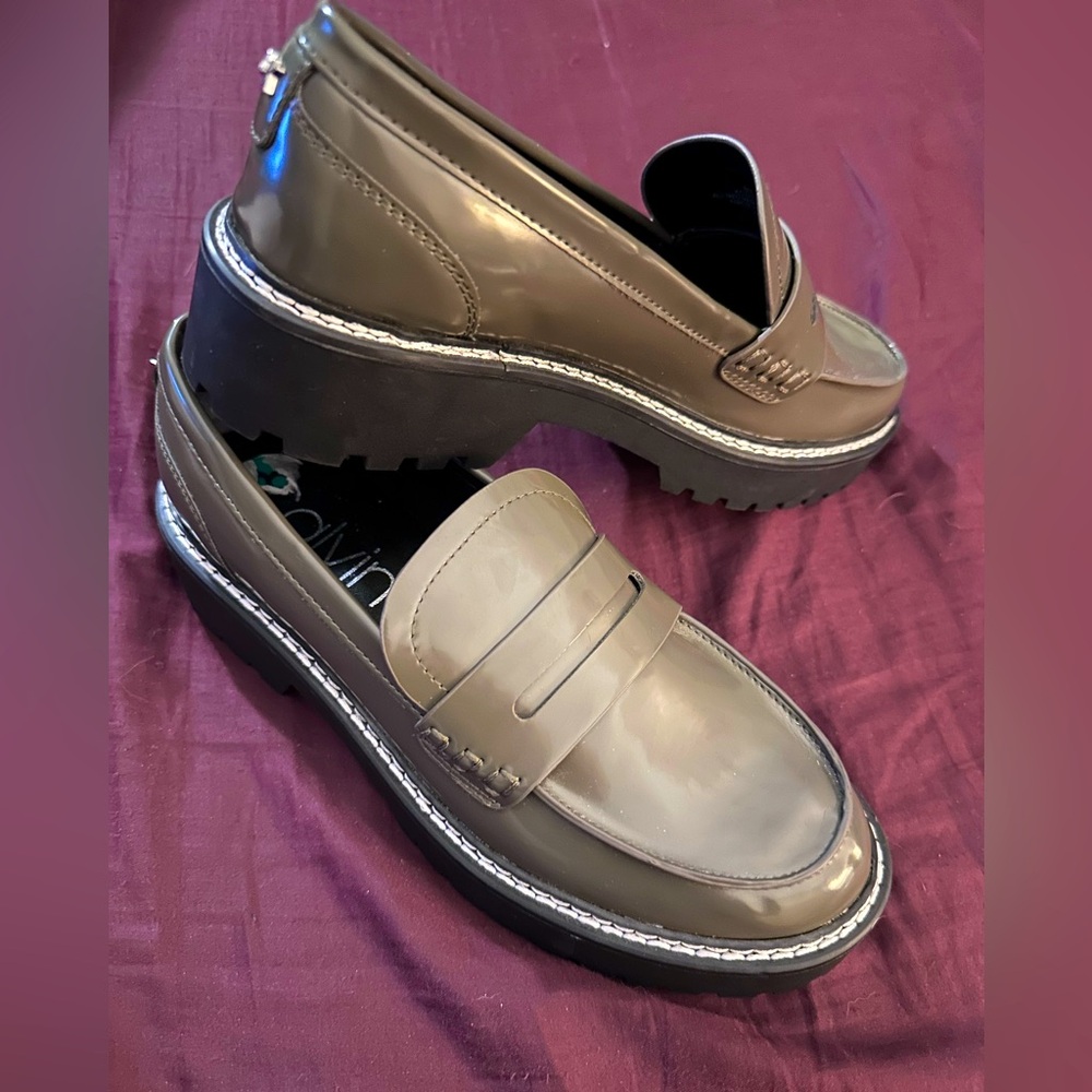 Calvin Klein Women's Suzie Loafer Size 8